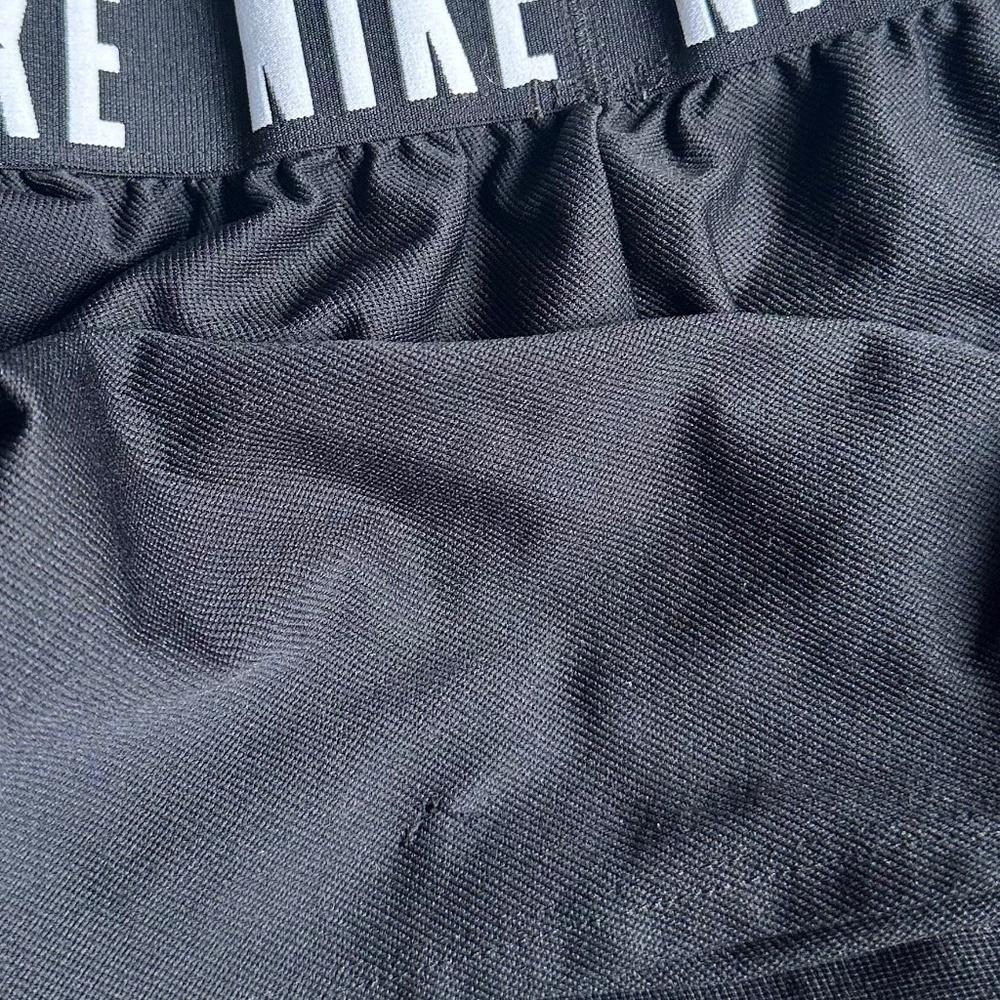 Nike Girls Dri-Fit Gym Shorts (L) - Picture 8 of 9